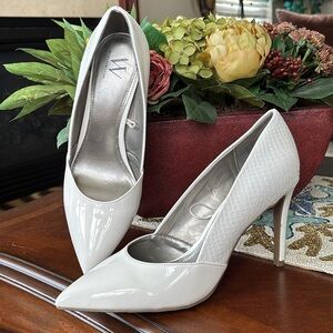 Worthington White Faux Patent Leather Snakeskin Pointed Toe Heels 80s 90s Pumps